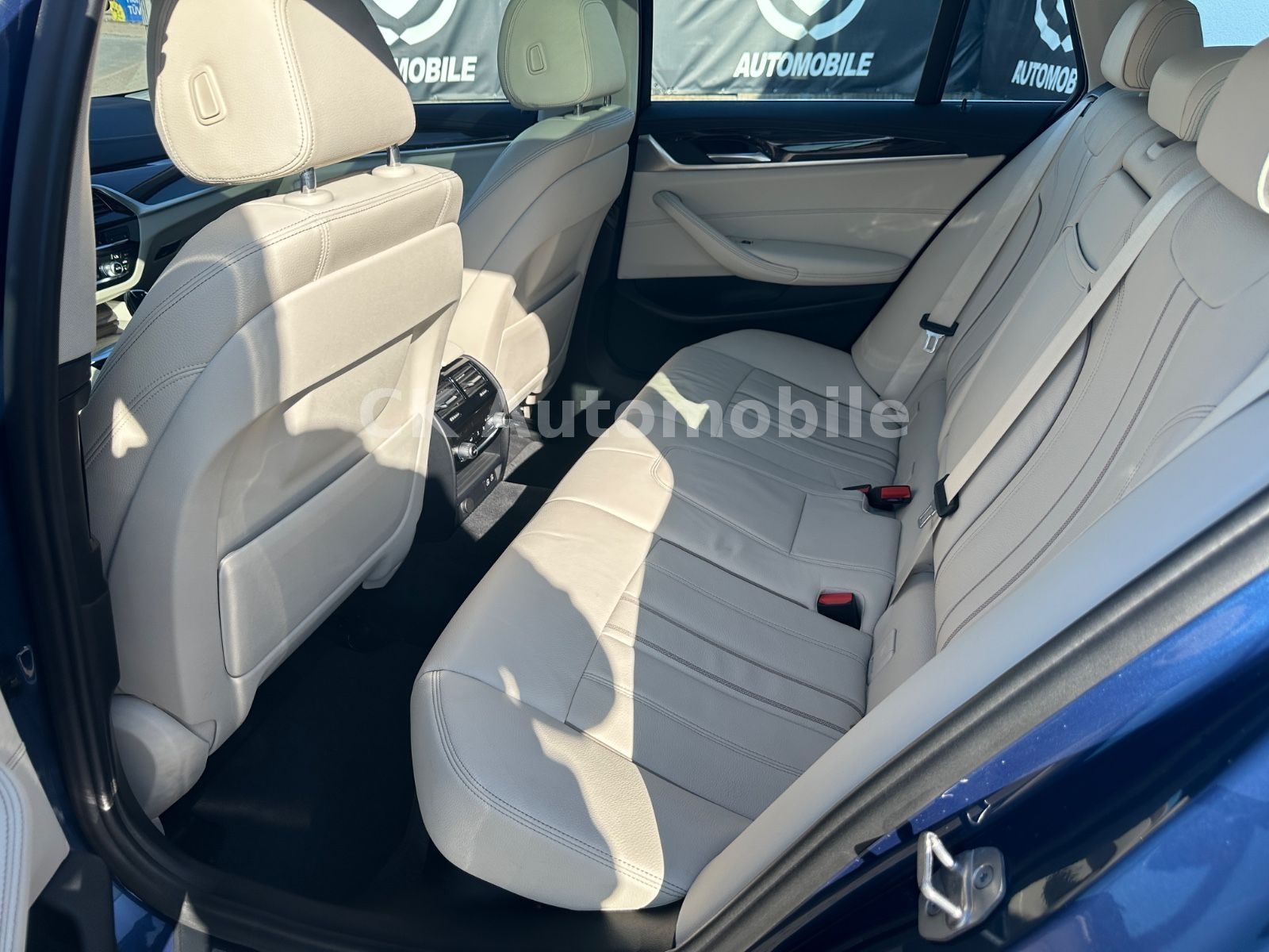 Fahrzeugabbildung BMW 530e xDrive Touring Luxury Line/Pano/LED/Kam/AHK