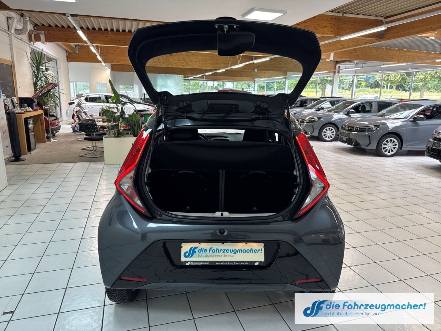 Fahrzeugabbildung Toyota Aygo X-Play Connect ACC Apple CarPlay Android Au