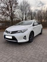 Toyota Auris 1.8 Hybrid Sports Touring - Toyota Auris Touring Sports aus 2013