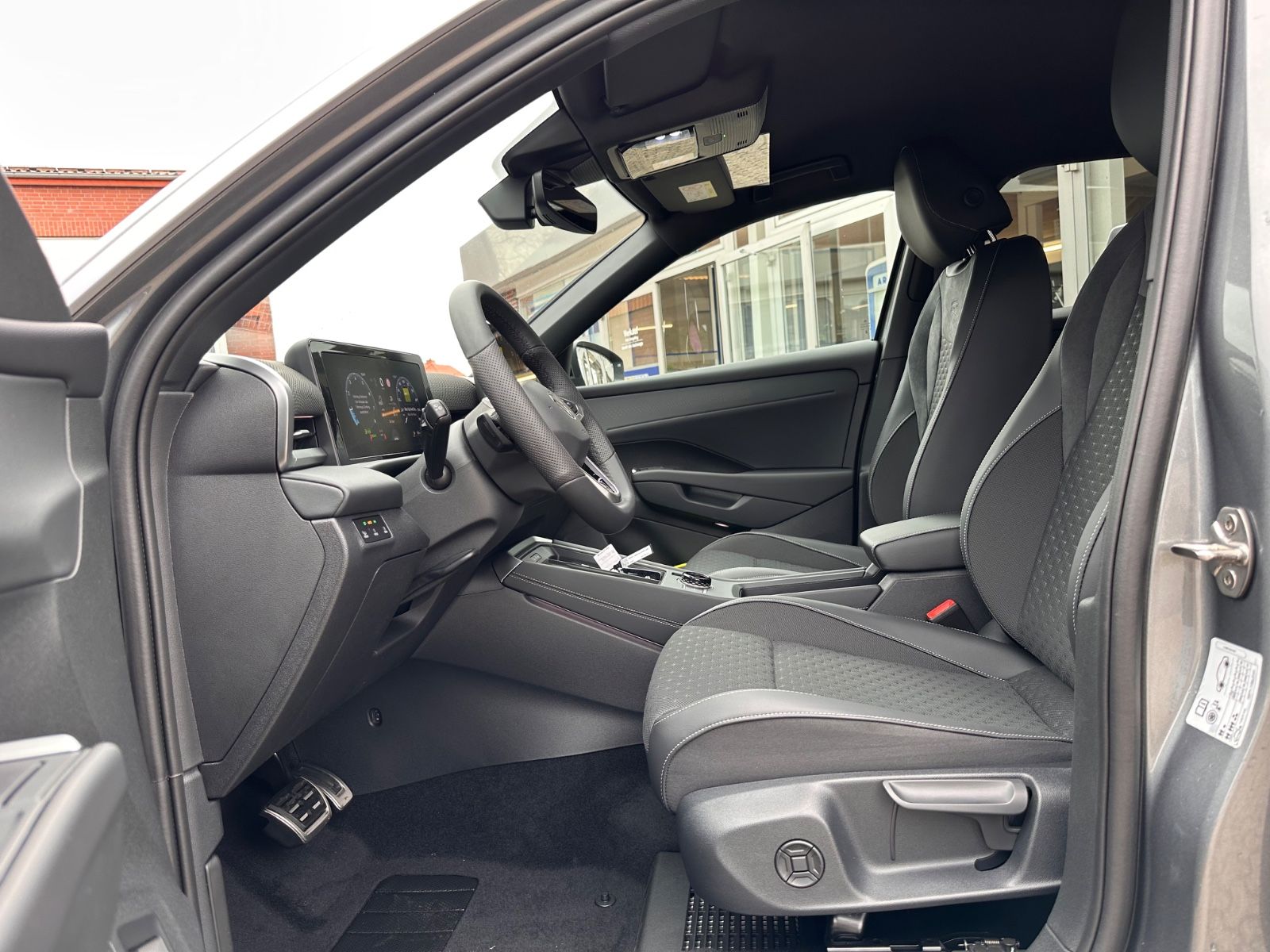 Fahrzeugabbildung Volkswagen T-Roc R Line 1.5 eTSI DSG APP/ACC/AHK/LED/eHeck