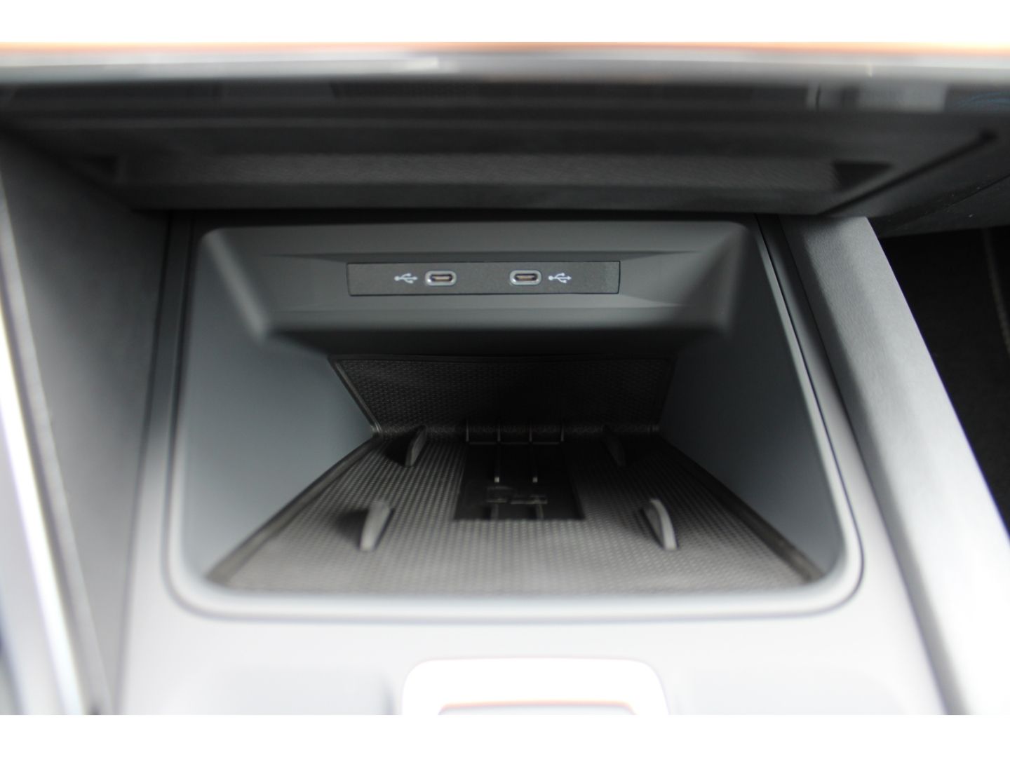 CUPRA Formentor VZ1.5 TSI e-Hybrid 200 kW Pano AHK RFK - Image 23