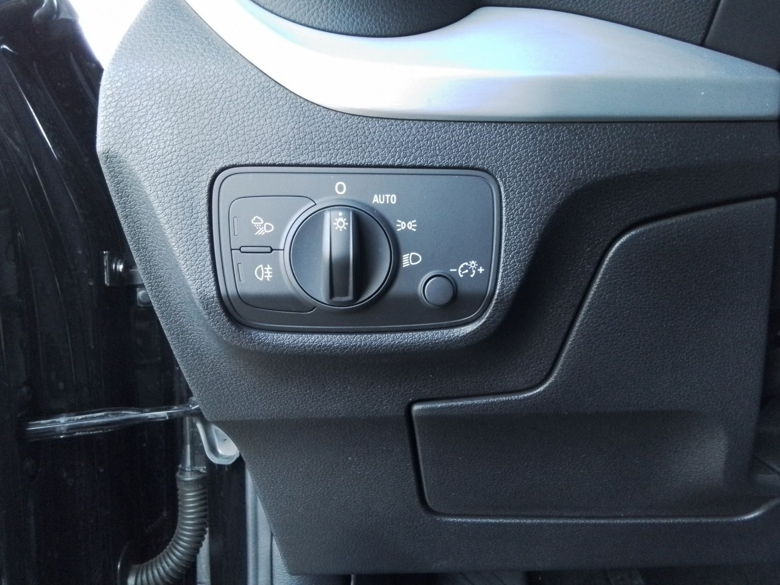 Fahrzeugabbildung Audi Q2 30 TFSI sport LED NAVI SOUND PDC SHZ LM
