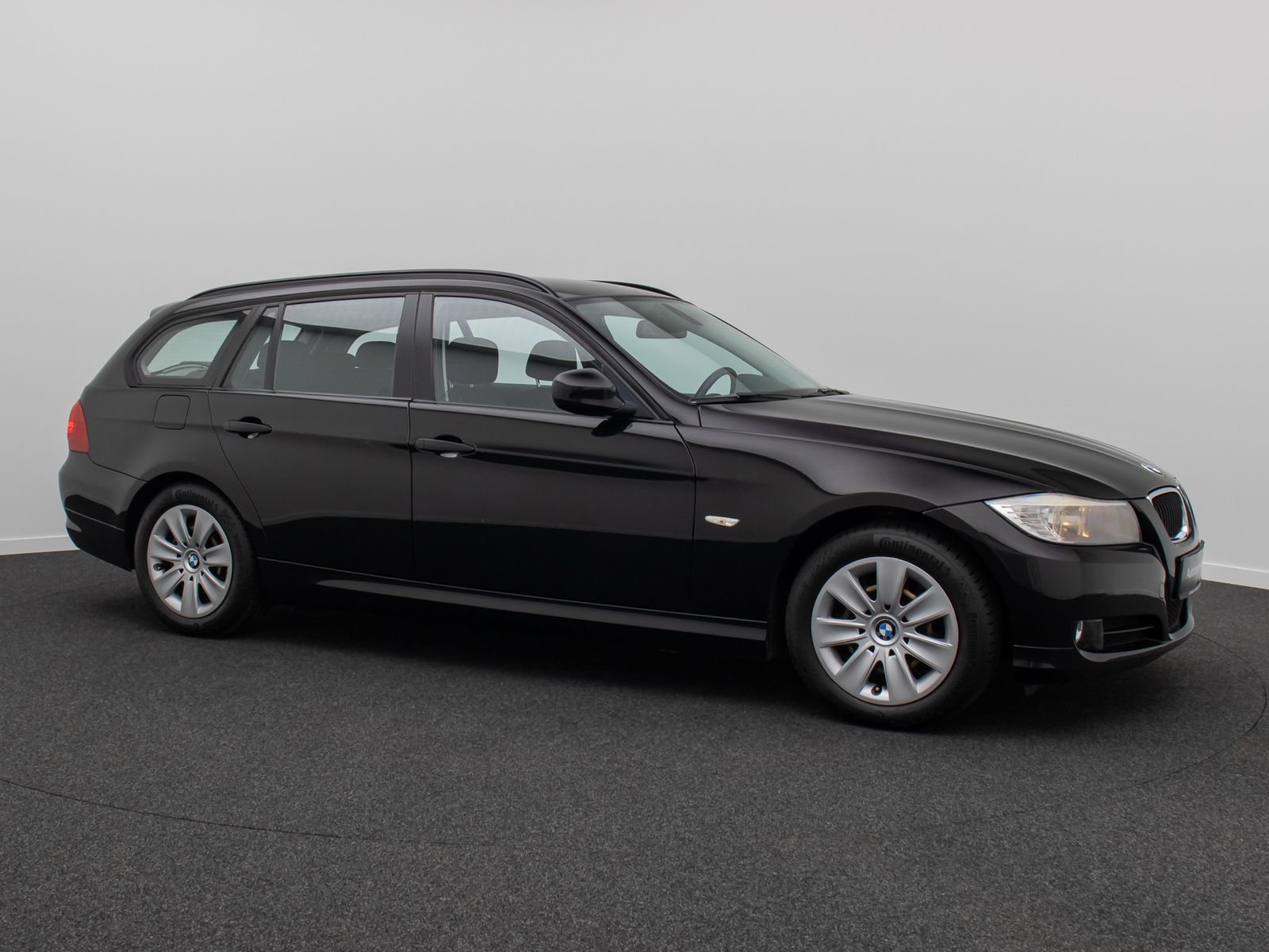 Fahrzeugabbildung BMW 318d GeschwindigReg KlimaAut PDC AHK Nebelschein