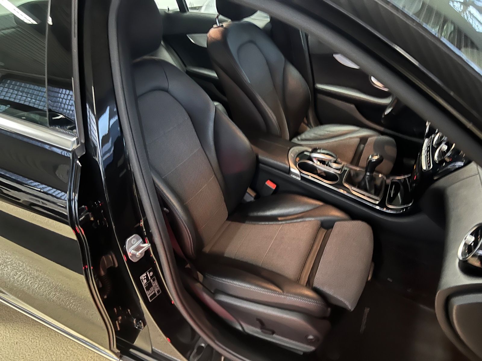 Fahrzeugabbildung Mercedes-Benz C 200 d Lim. Sport line * SITZH*TEILLEDER*NAVI*