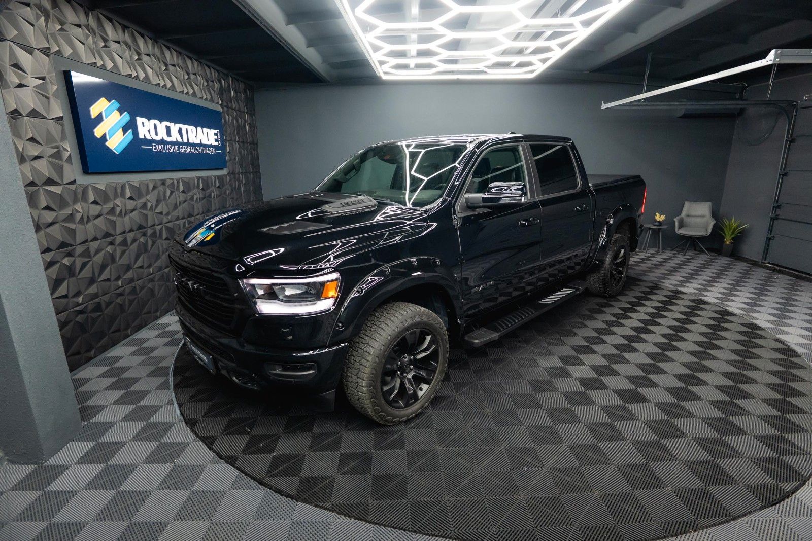 Fahrzeugabbildung Dodge RAM 5.7 V8 HEMI 4x4 LARAMIE Offroad Night LED