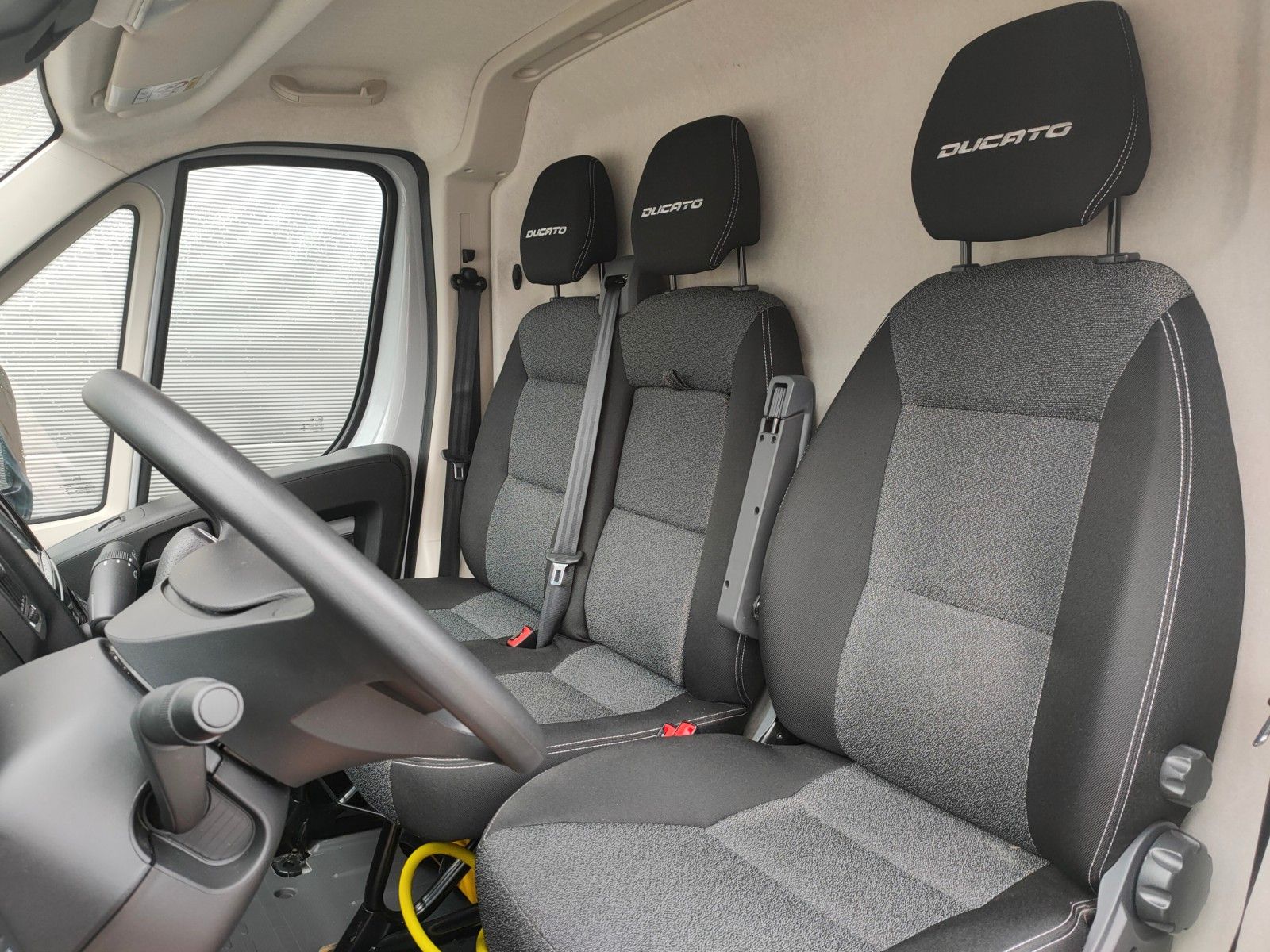 Fahrzeugabbildung Fiat E- Ducato Kastenwagen 47kWh L2H2 SX-Paket NAVI