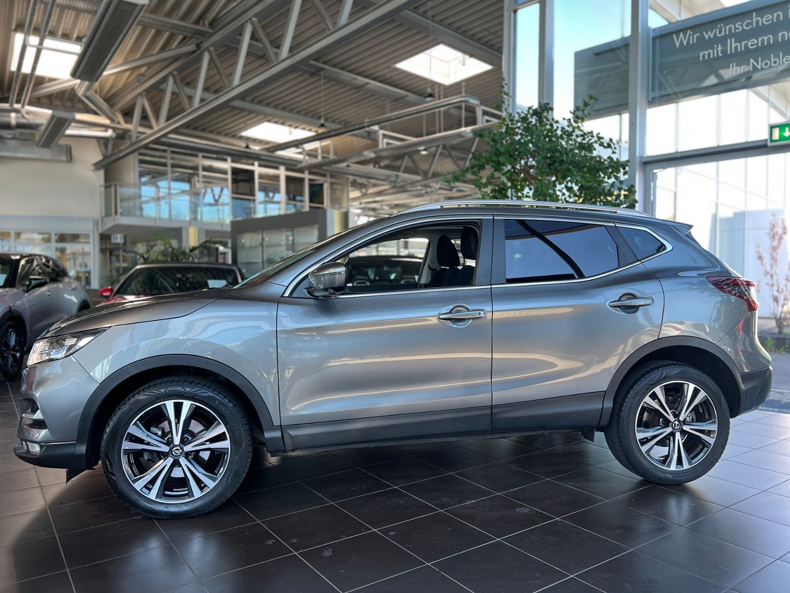Fahrzeugabbildung Nissan Qashqai Zama PANO 360° NAV SHZ ALU