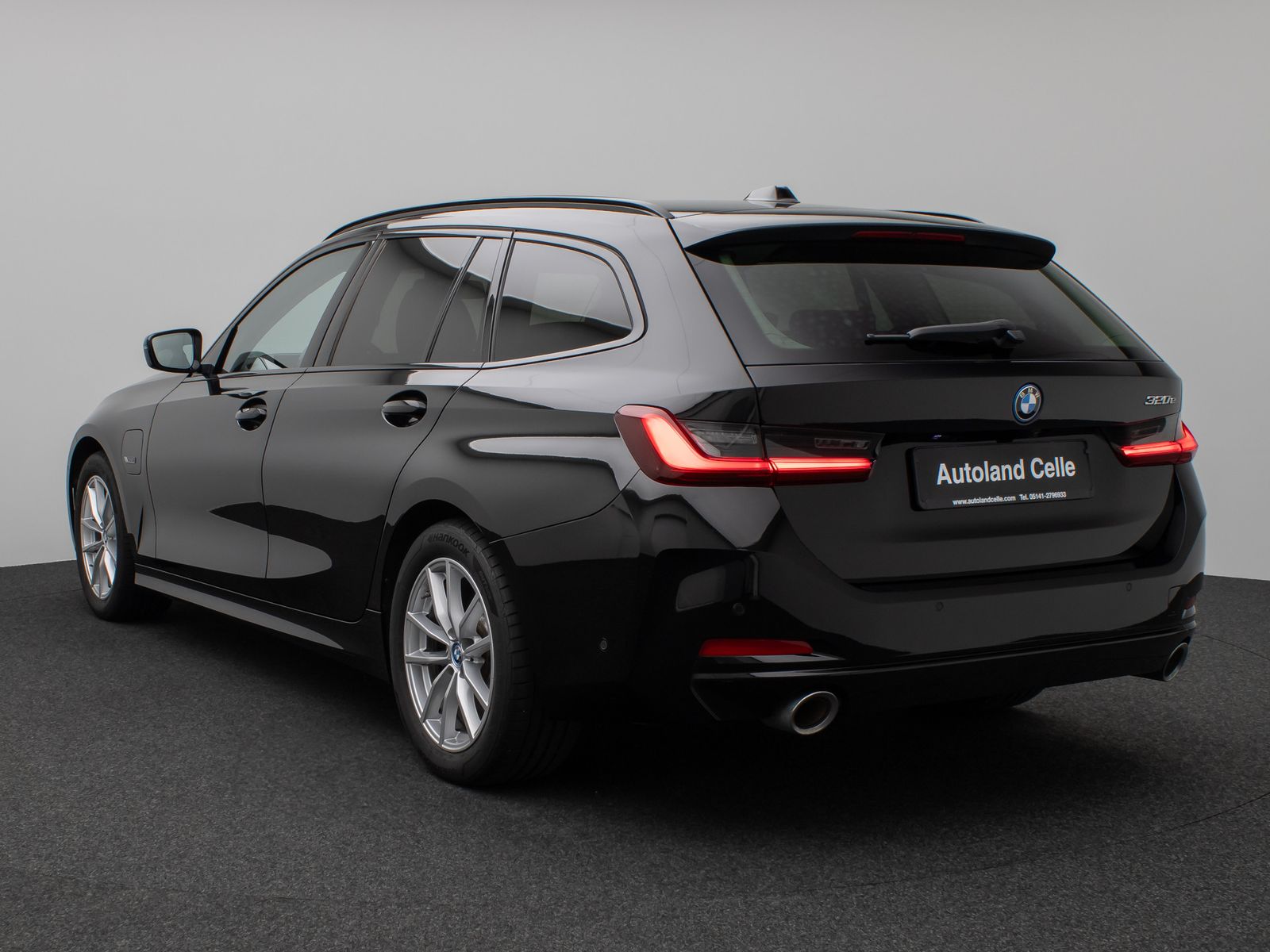 Fahrzeugabbildung BMW 320e Panoram Kamera HUD DAB HiFi Geschwindigkeit