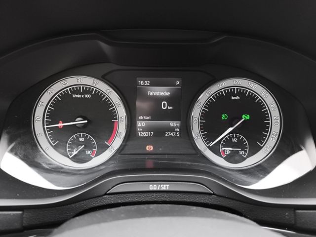 Fahrzeugabbildung SKODA Karoq 1.6 TDI SCR DSG Style LED NAVI KESSY SMART