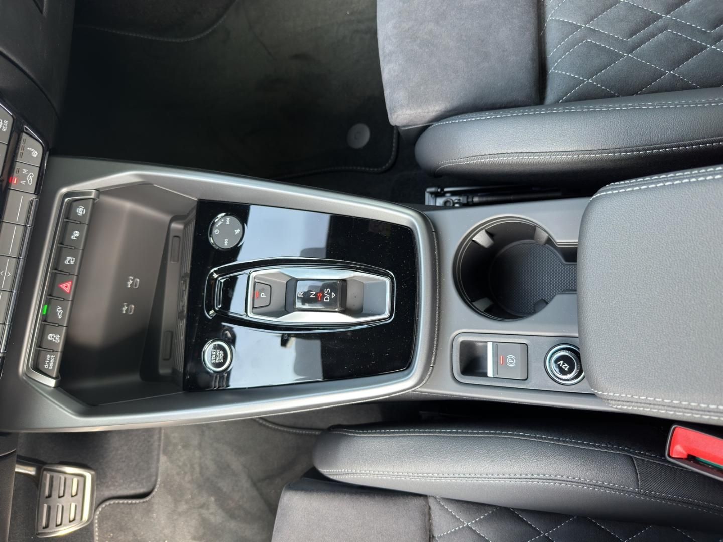 Fahrzeugabbildung Audi A3 Sportback TFSI e S line A3 Sportback 45 TFSI