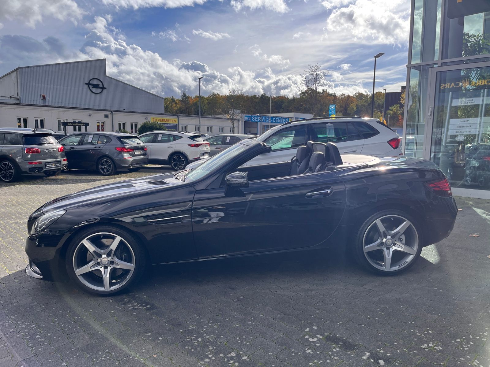 Fahrzeugabbildung Mercedes-Benz SLC 300 AMG-LINE KLIMA LED NAVI ALU AIRSCRAF