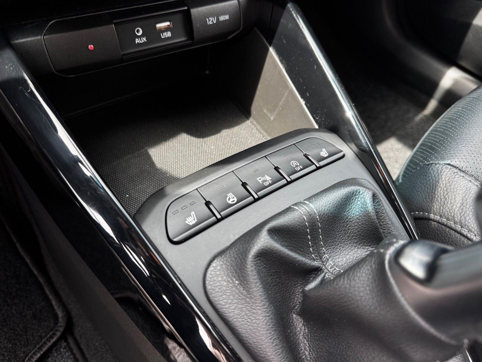 Fahrzeugabbildung Kia Stonic 1.0 T-GDI PLATINUM Navi Kamera Sitzhzg.