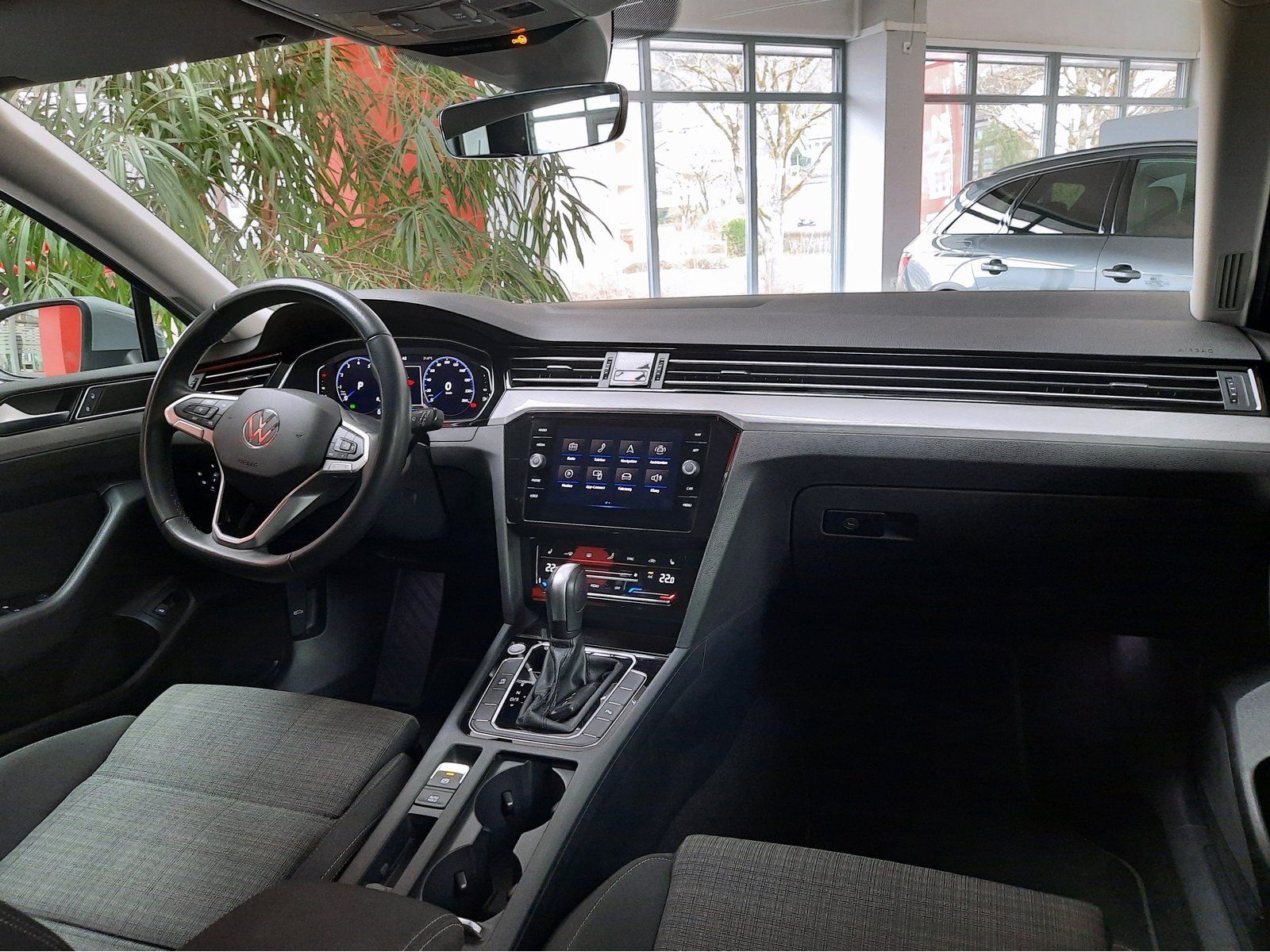 Fahrzeugabbildung Volkswagen Passat Variant Business TSI DSG *AHK*Navi*Cam*