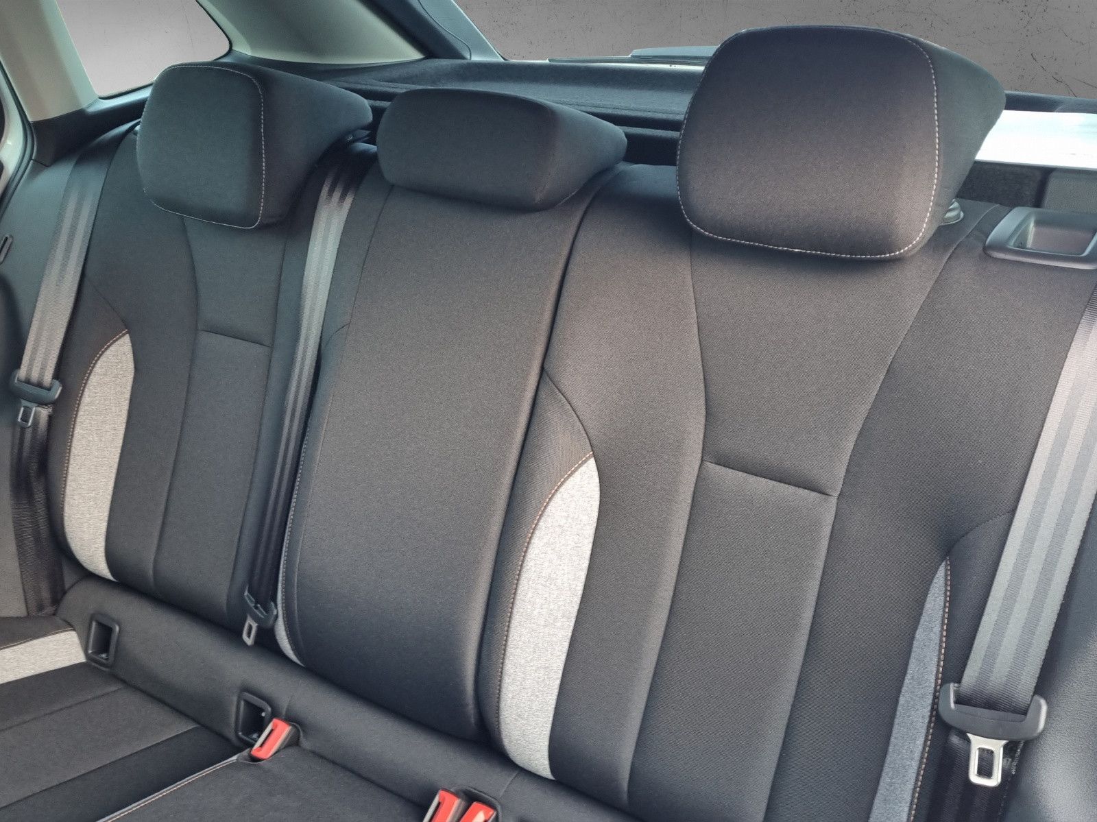 Fahrzeugabbildung SKODA Scala Tour 1,0 TSI DSG Black Image SipmlyClever