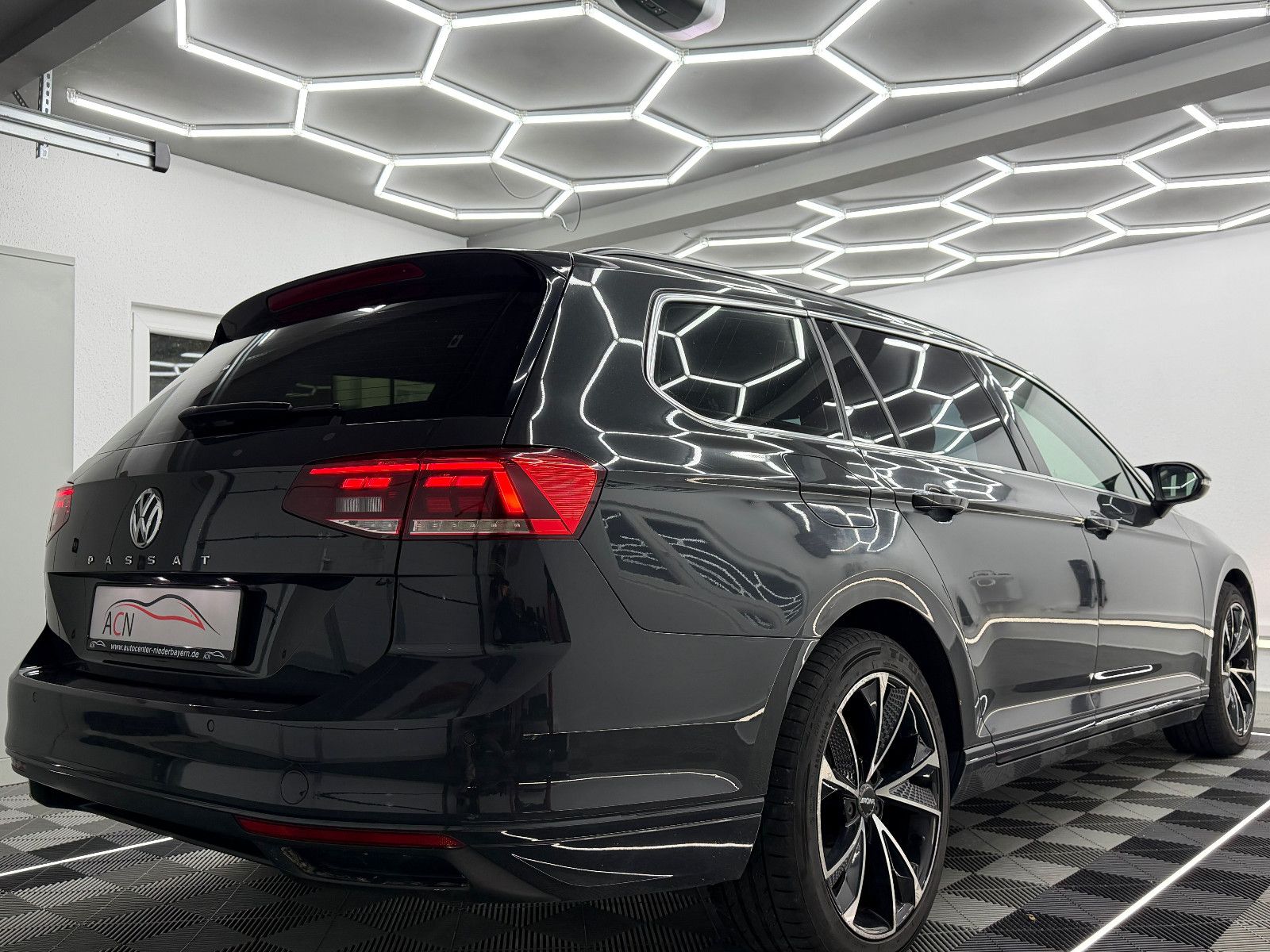 Fahrzeugabbildung Volkswagen Passat Variant 2.0 TDI Aut./MASSAGE/KAMERA/ACC