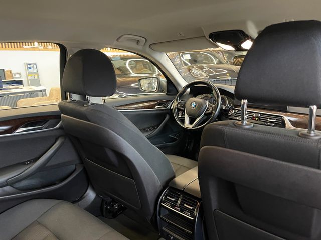 BMW 530 i xDrive *1.HAND*NAVI*TEMPO*SZHZ*AHK*PDC*