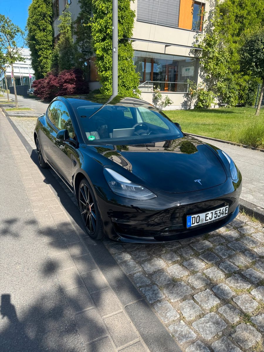 TESLA Model 3