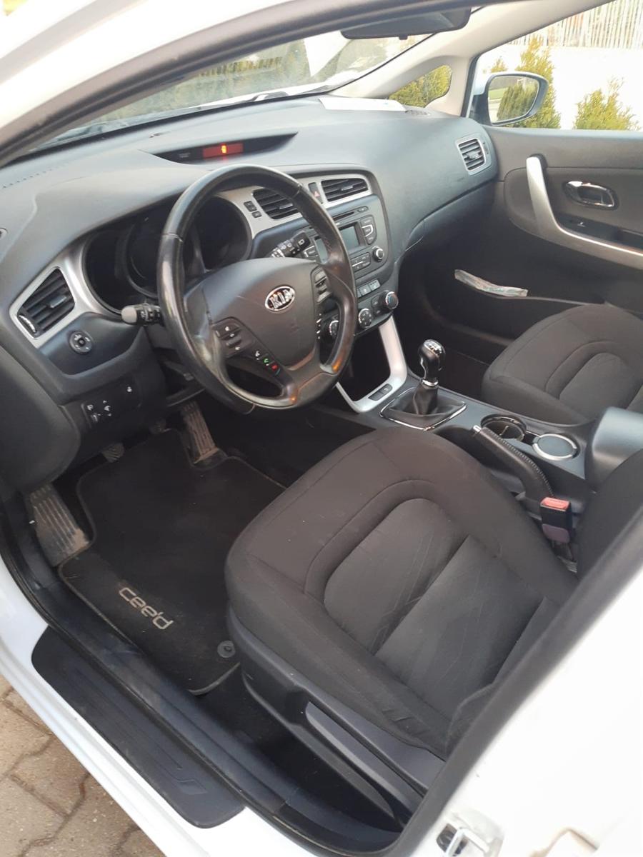 Kia cee'd 2012 — photo 5