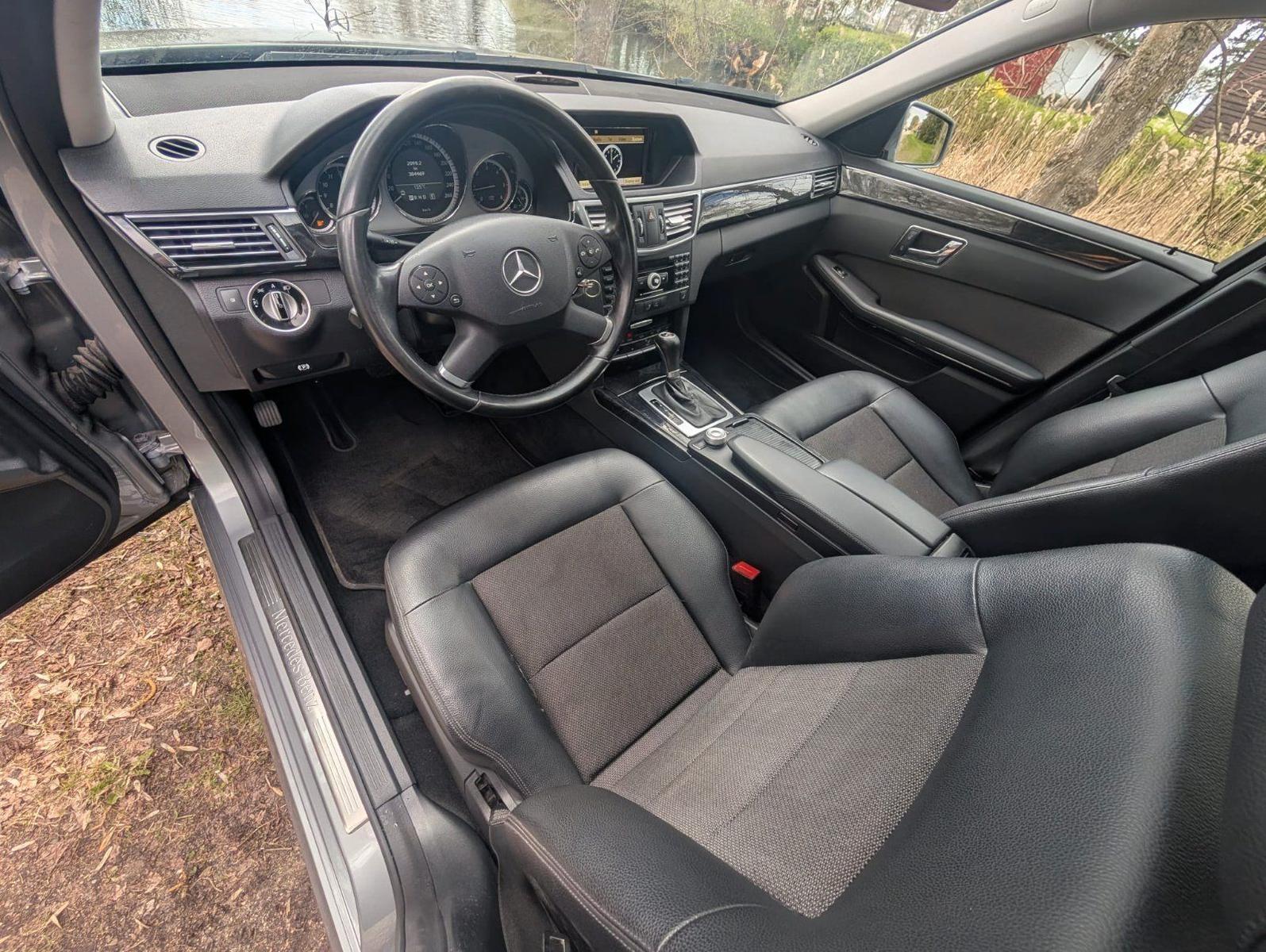 Mercedes-Benz E220 2010 — photo 11