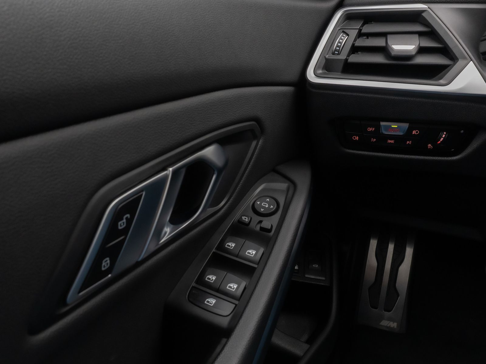 Fahrzeugabbildung BMW 330e xD M Sport Kamera DAB HUD Lenkradheizung