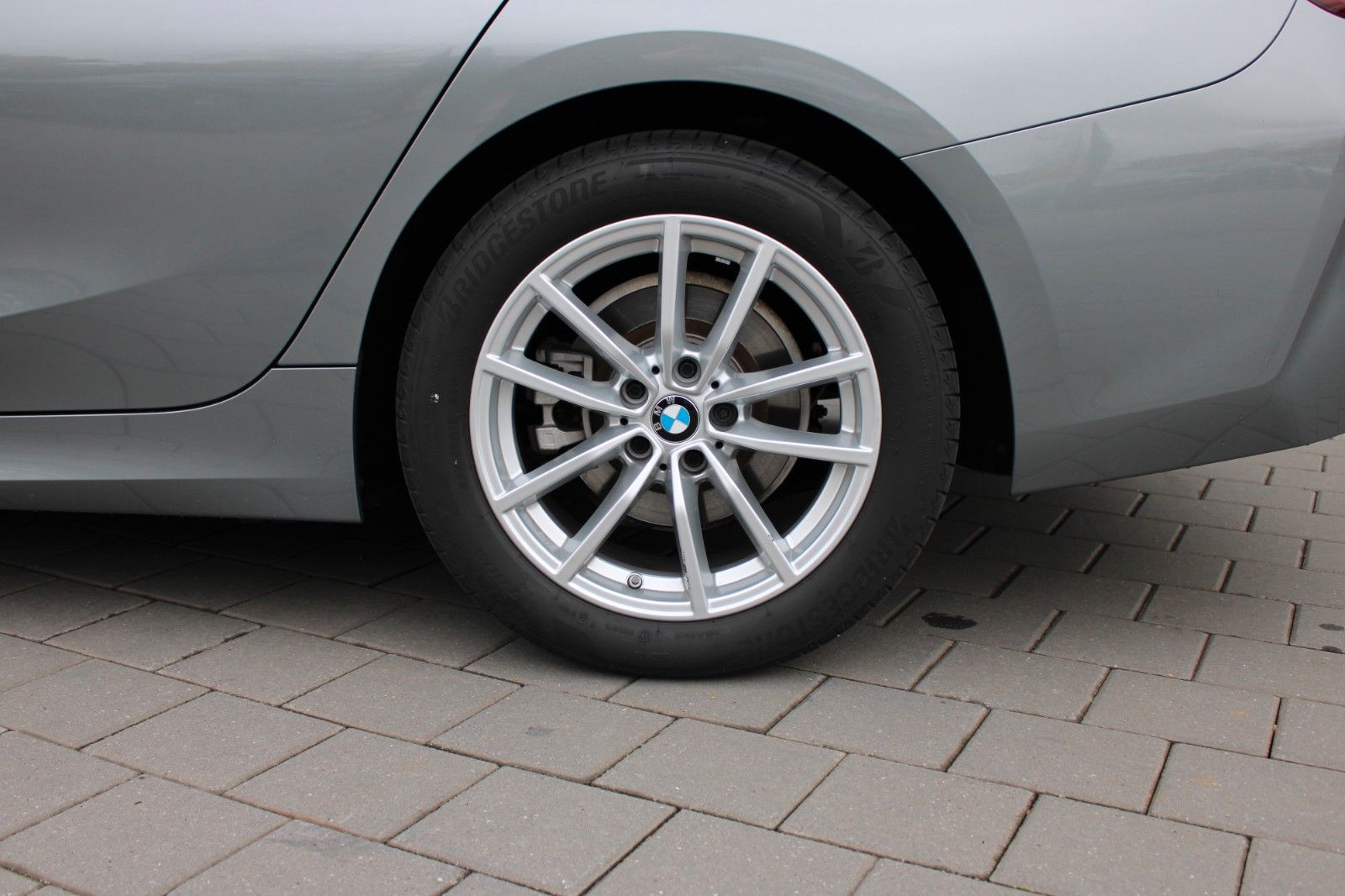 BMW 320 d xDrive Touring NAVI SHZ LED PDC AUT LIVE foto 11