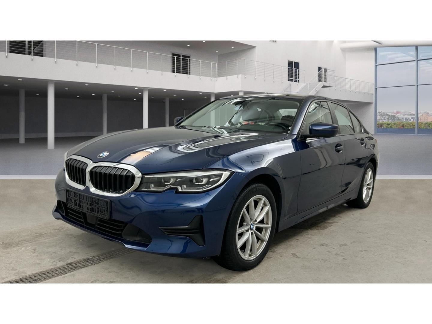 BMW 320 i xDrive Navi LED Kamera ACC el.Klappe PDC