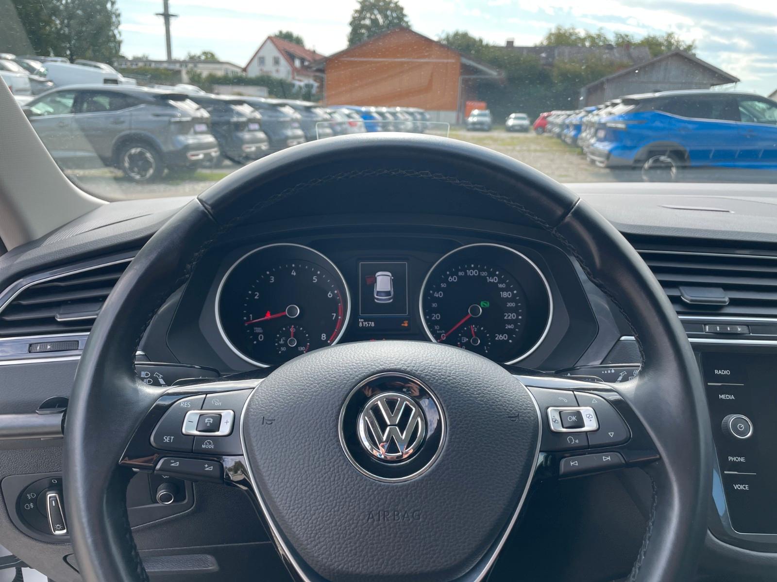 Volkswagen Tiguan SOUND 180 PS (* ALLRAD * PANORAMADACH *)