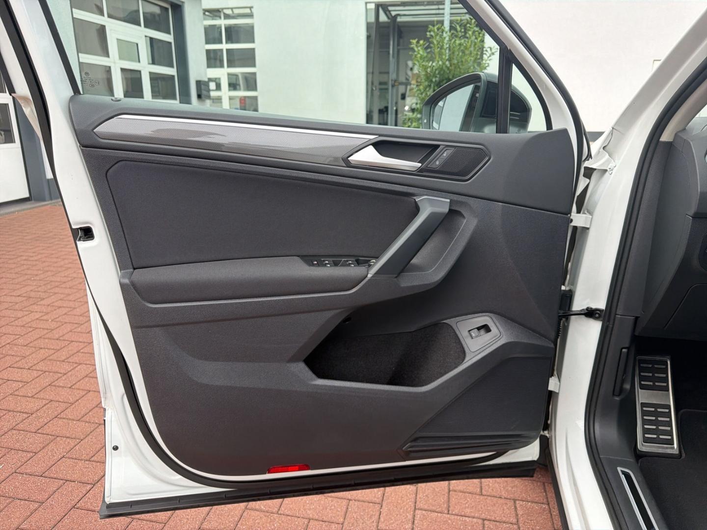 Volkswagen Tiguan IQ-Drive 2.0 TSI DSG 4Motion Ganzj.Reifen, миниатюра 14
