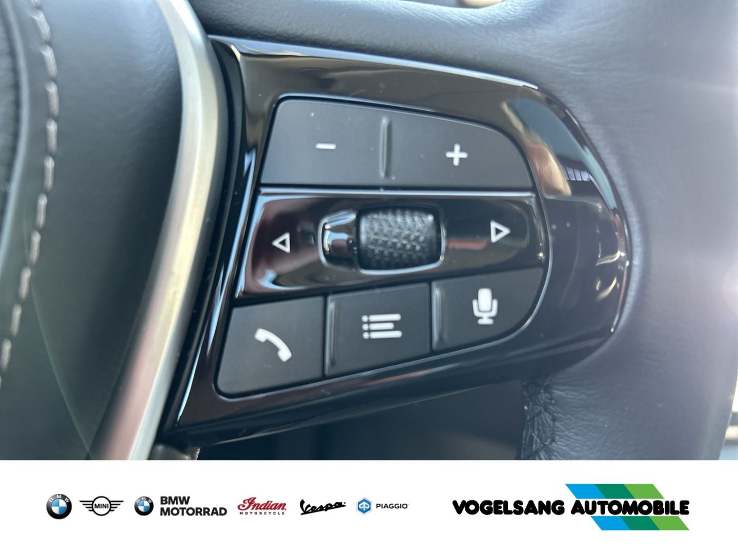 Fahrzeugabbildung BMW 530 e Touring Panorma Komfortsitze Head-Up WLAN