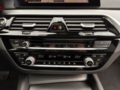 Fahrzeugabbildung M550 i xDrive LED HUD H&K KAM PANO
