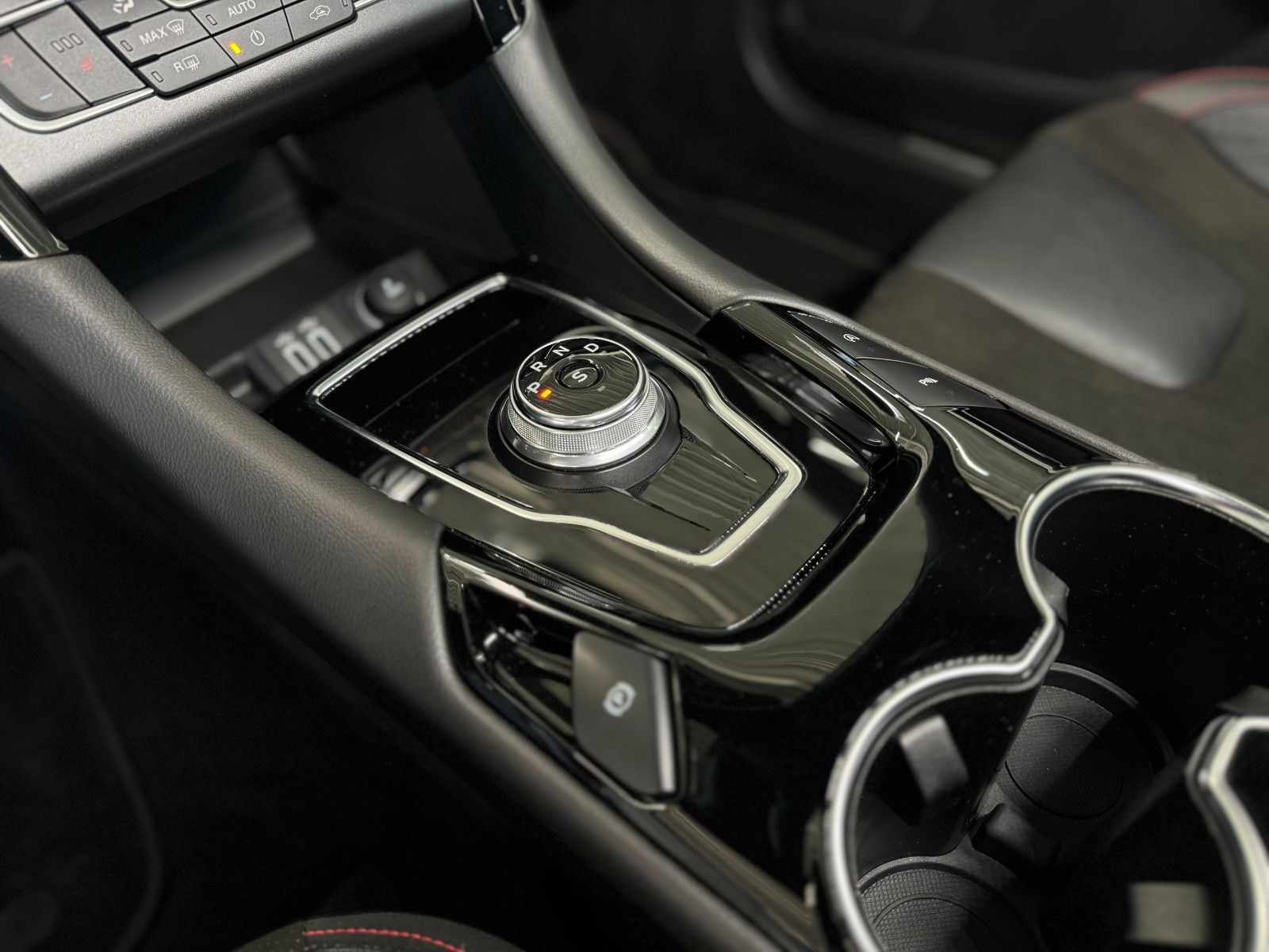 Fahrzeugabbildung Ford Mondeo Turnier 2.0 TDCI Automatik ST-Line "AHK"