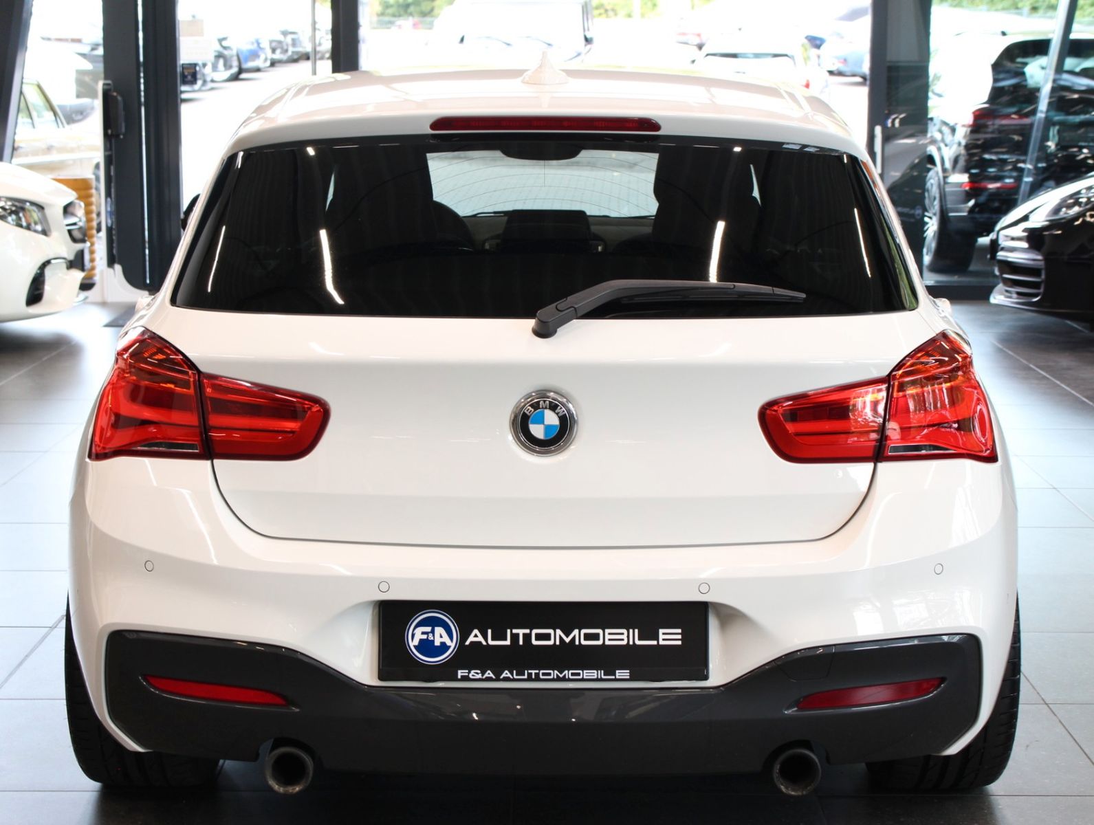 Fahrzeugabbildung BMW M135 i xDrive 2.Hand*LED*MWST*Top Zustand