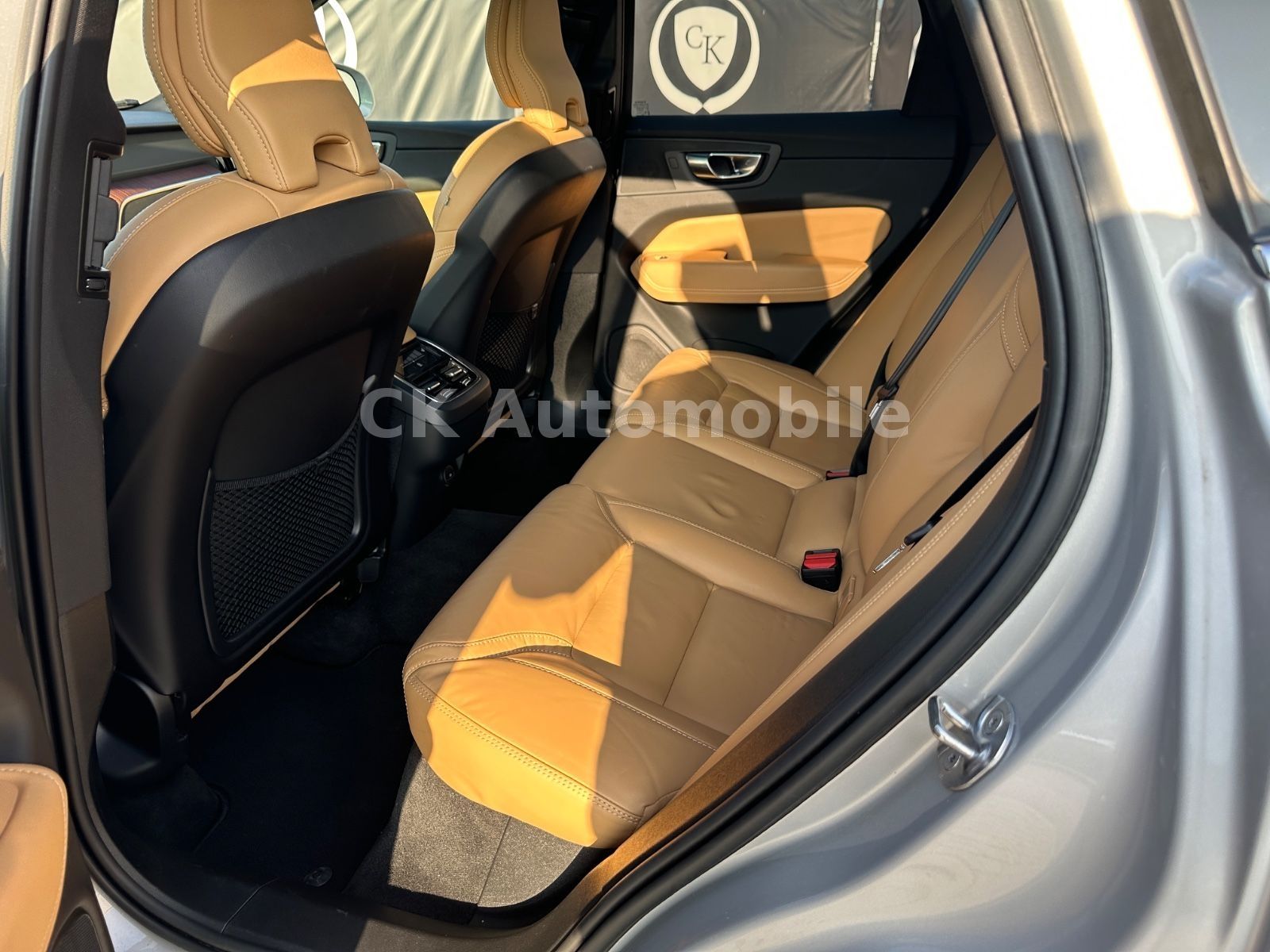 Fahrzeugabbildung Volvo XC60 B5 UltimateBright AWD/Head-Up/Pano/360°/AHK