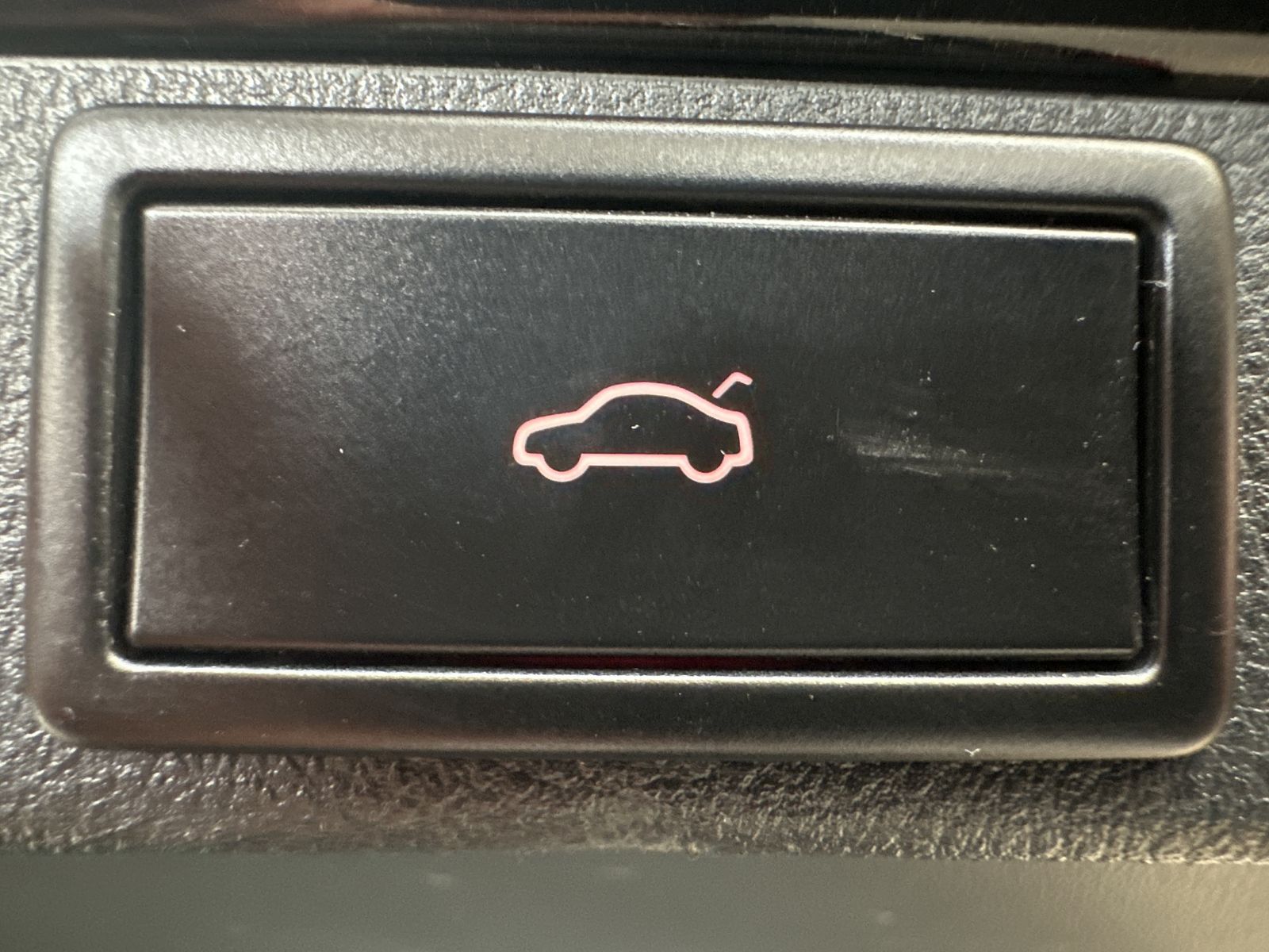 Fahrzeugabbildung SKODA Octavia Combi 2.0 TDI DSG Ambition NAV+LED+PANO