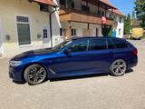 BMW M550d xDrive Touring A - - blaue BMW M550