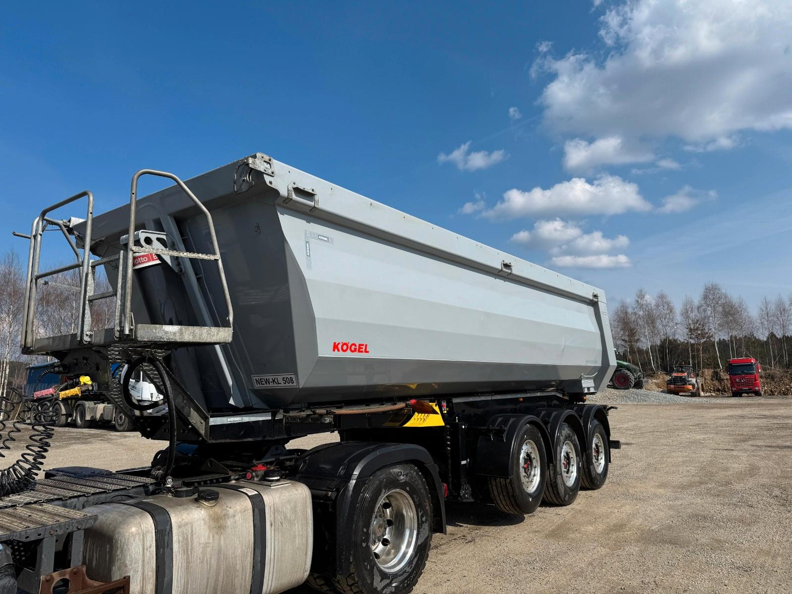 Kögel SKM 24 Alufelgen Rollplane