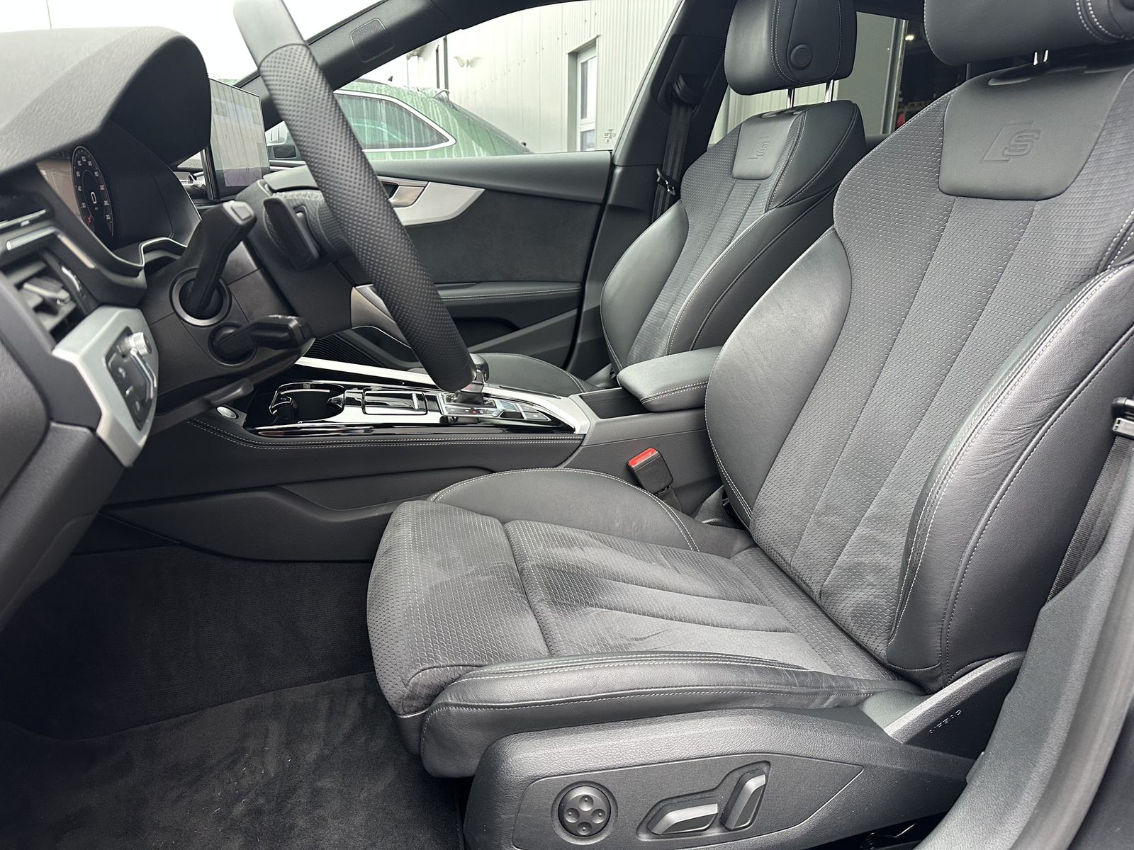 Fahrzeugabbildung Audi A5 SpB 35 TFSI S-Line NAV+MATRIX+PANO+HUD+B&O+SH