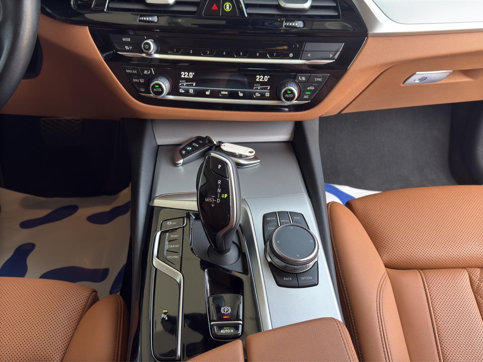 BMW 520 d Leder Navi 8xAlu Garantie Live-Cockpit DAB