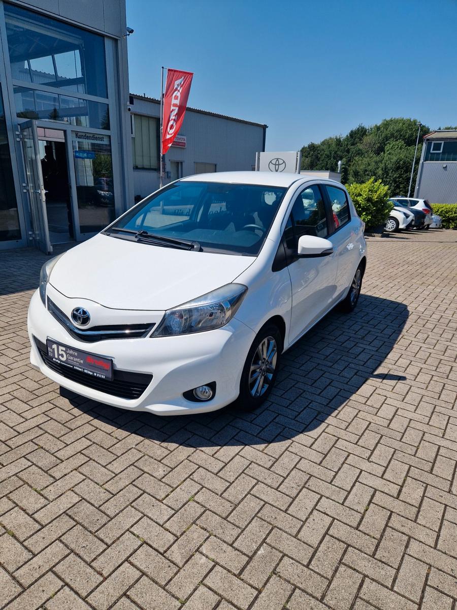 Toyota Yaris Life Alu Allwetter FAHRZEUG HAT MÄNGEL !