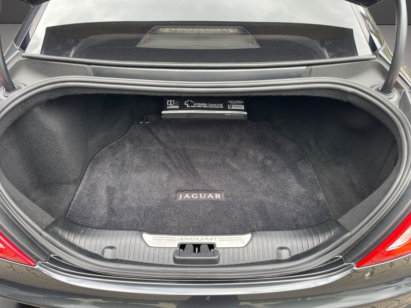 Fahrzeugabbildung Jaguar XJ R-Sport 3.0 V6 Kompressor AWD