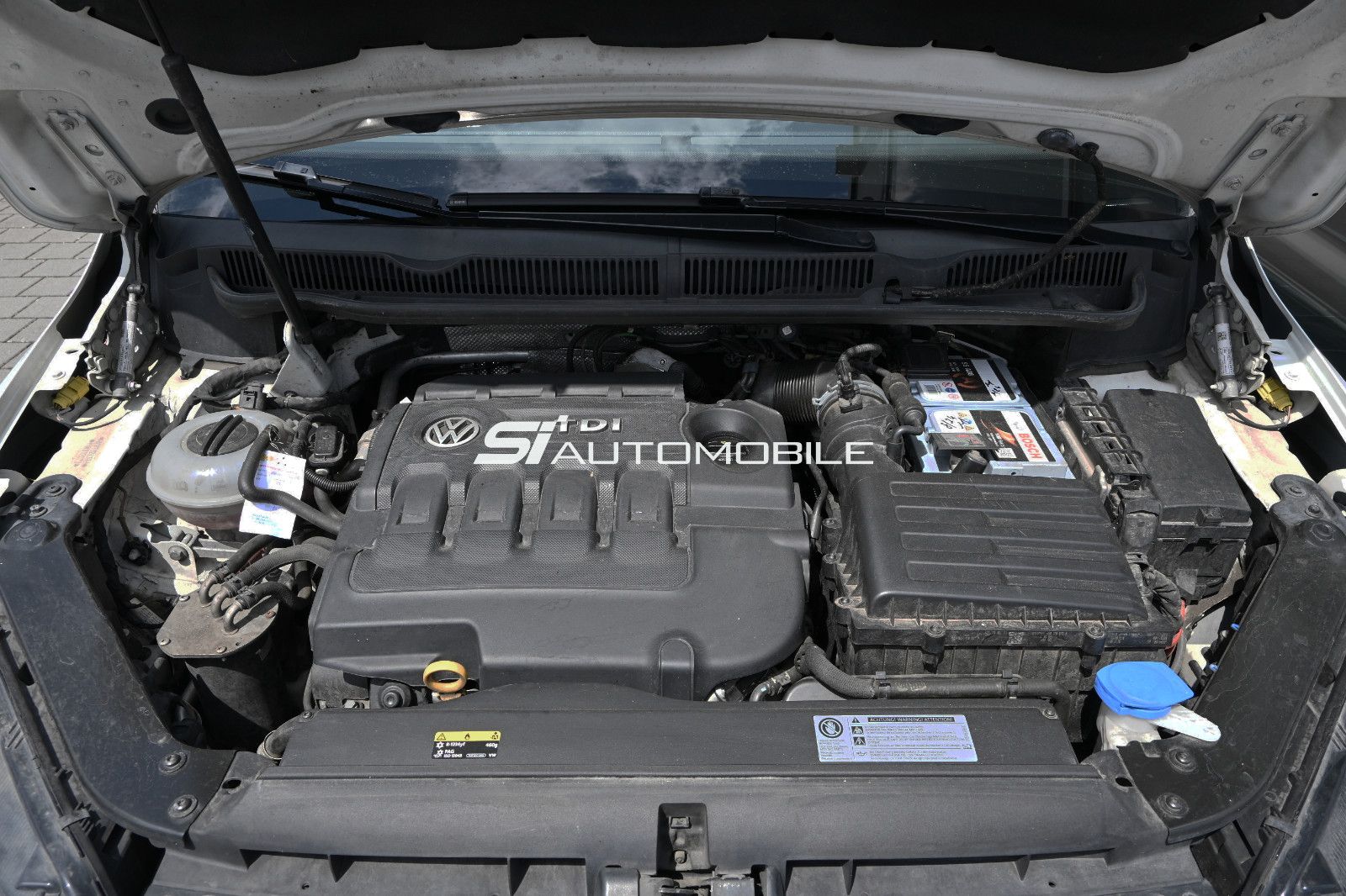 Fahrzeugabbildung Volkswagen Touran 2.0 TDI DSG R-Line °ACC°AHK°PANORAMA°KAM°
