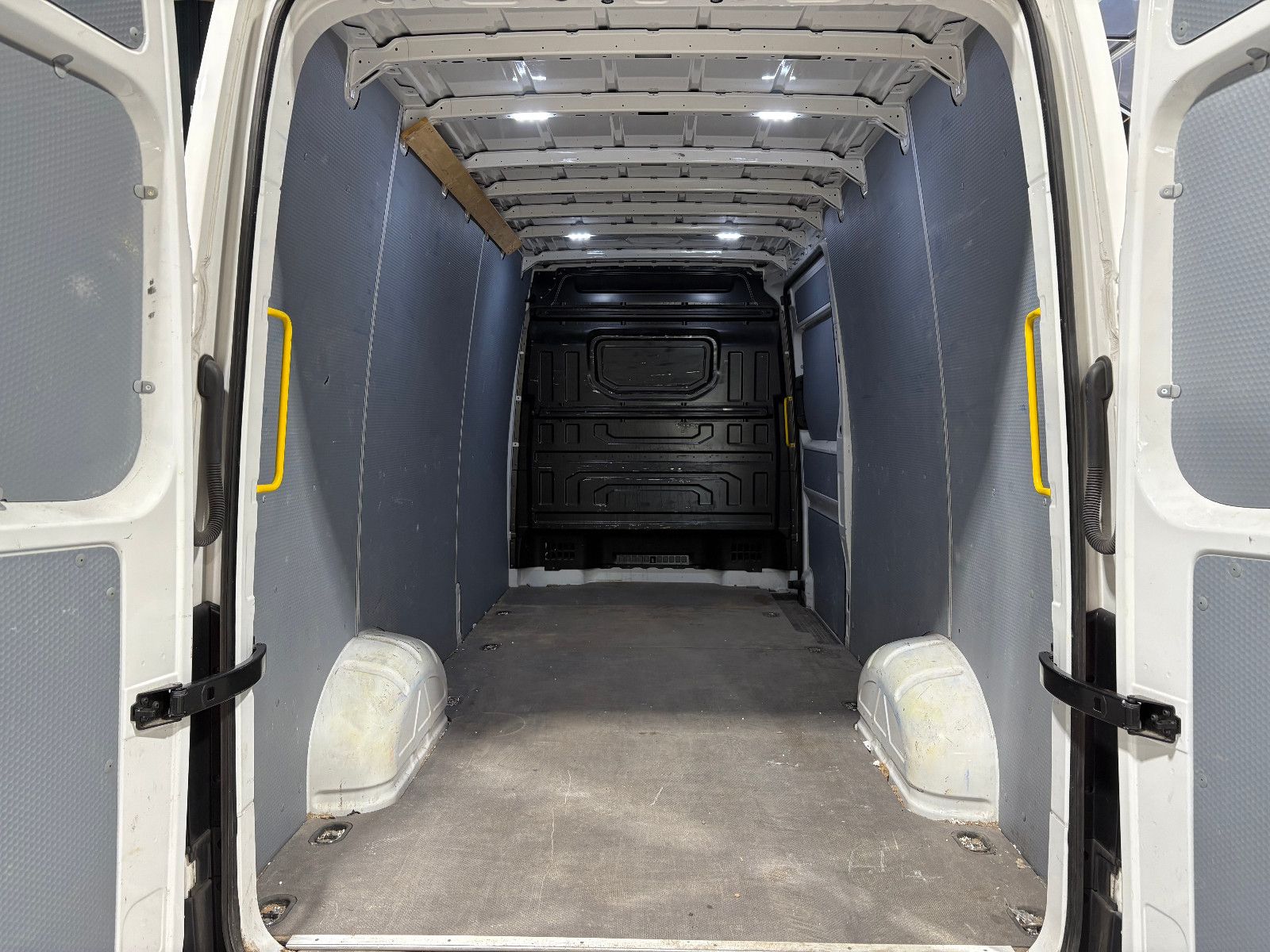 Fahrzeugabbildung Volkswagen CrafterKasten 35 lang Hochdach FWD/AUTOMATIK