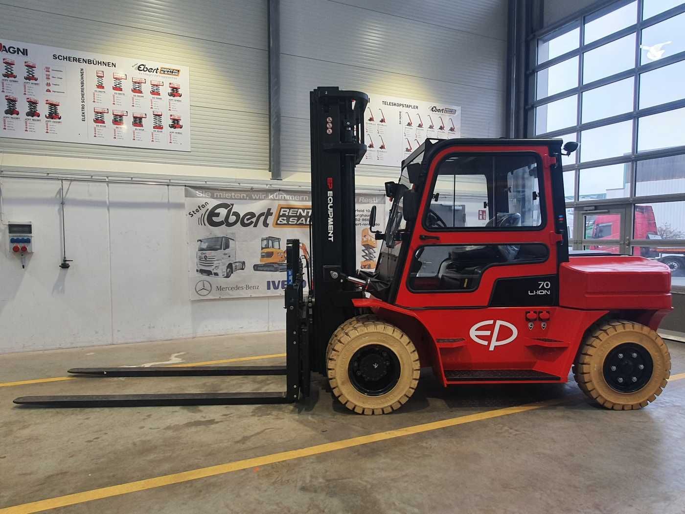 Fahrzeugabbildung Andere EP Equipment EFL 702 / 7T / Triplex: 5,40m / ZVG