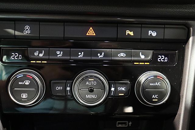 T-Roc IQ.DRIVE 1.5 TSI R-Line KAMERA NAVI SHZ PA