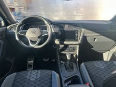 Fahrzeugabbildung Volkswagen Tiguan 1.5 TSI DSG R-Line LED NAVI KAMERA ACC