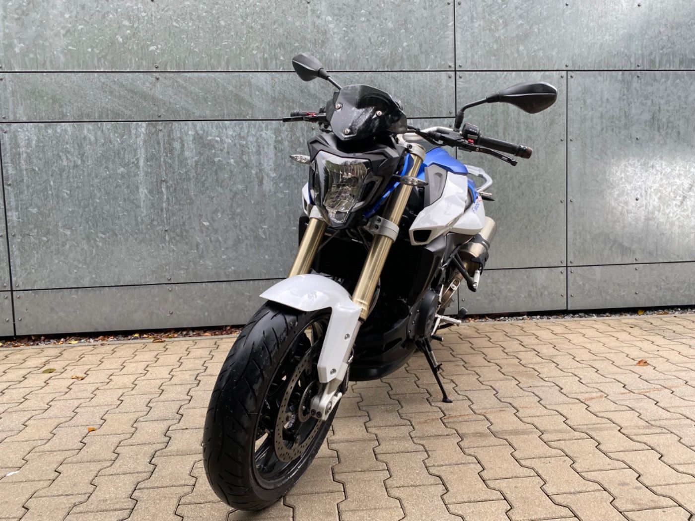 Fahrzeugabbildung BMW F 800 R Touren- und Dynamikpaket