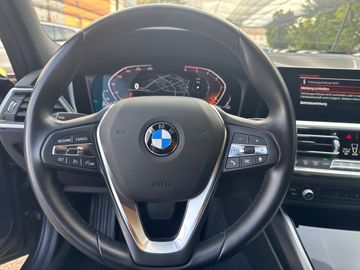 BMW 320d xDrive A Sport Line DAB LED WLAN RFK Shz