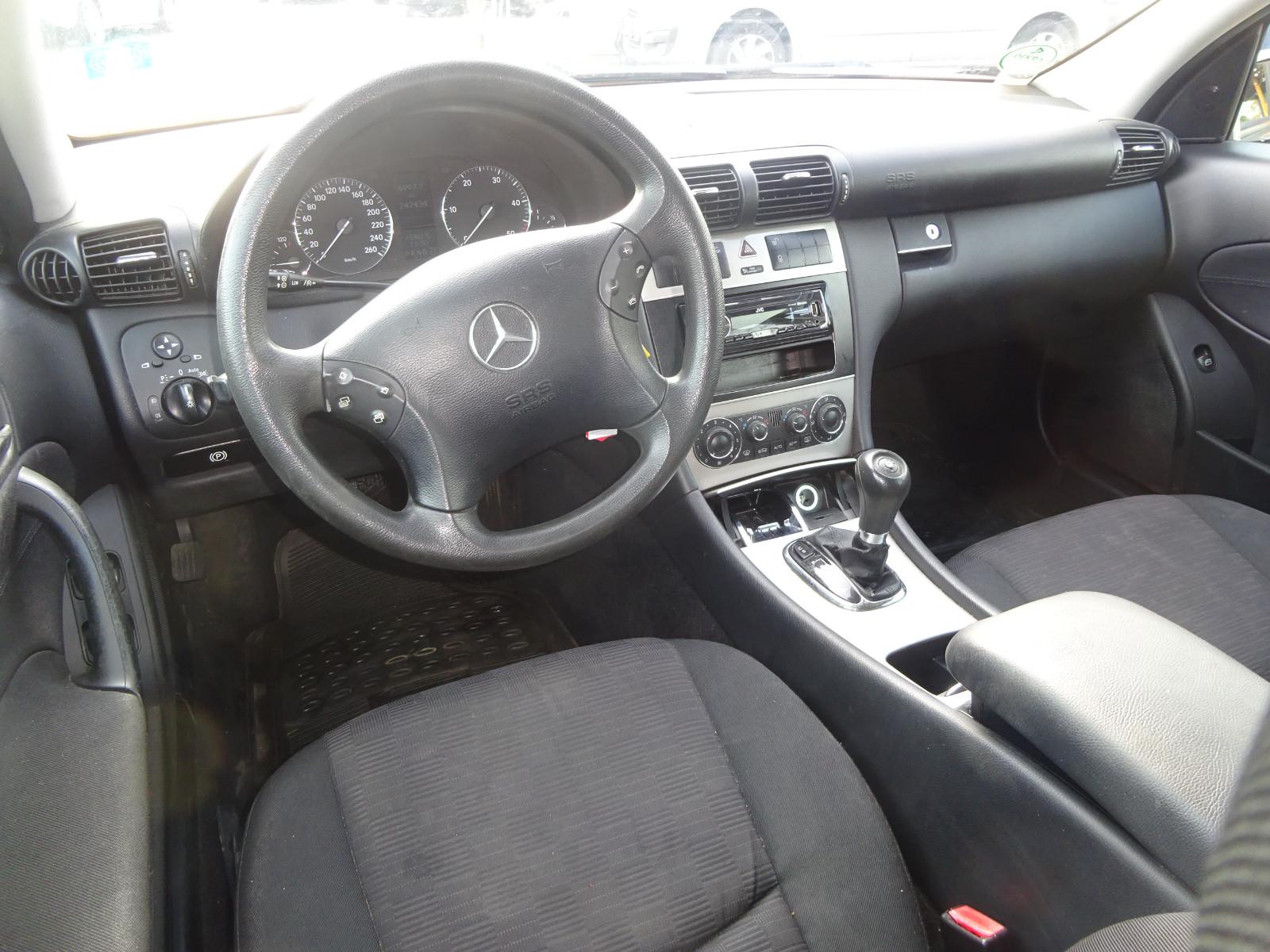 Mercedes-Benz C220 2005 — photo 9
