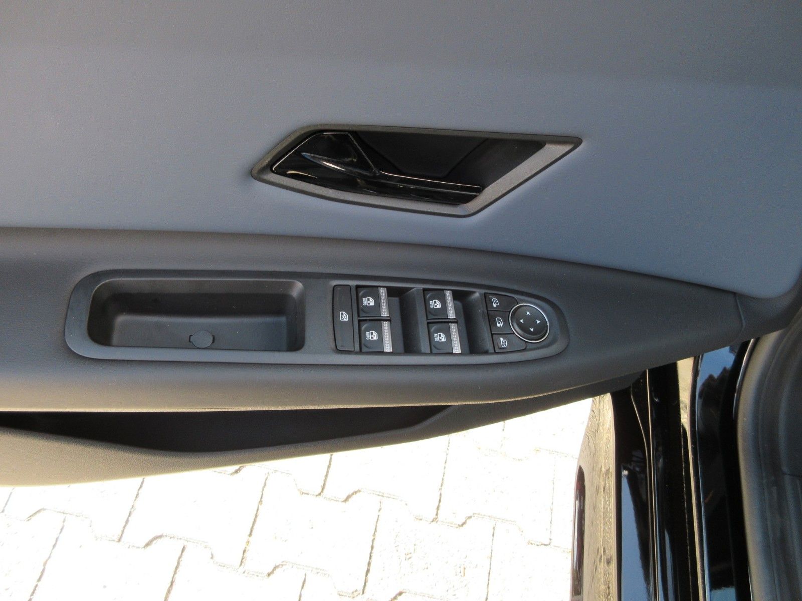 Fahrzeugabbildung Nissan Micra Evolve 52kWh 150PS AT Automatik