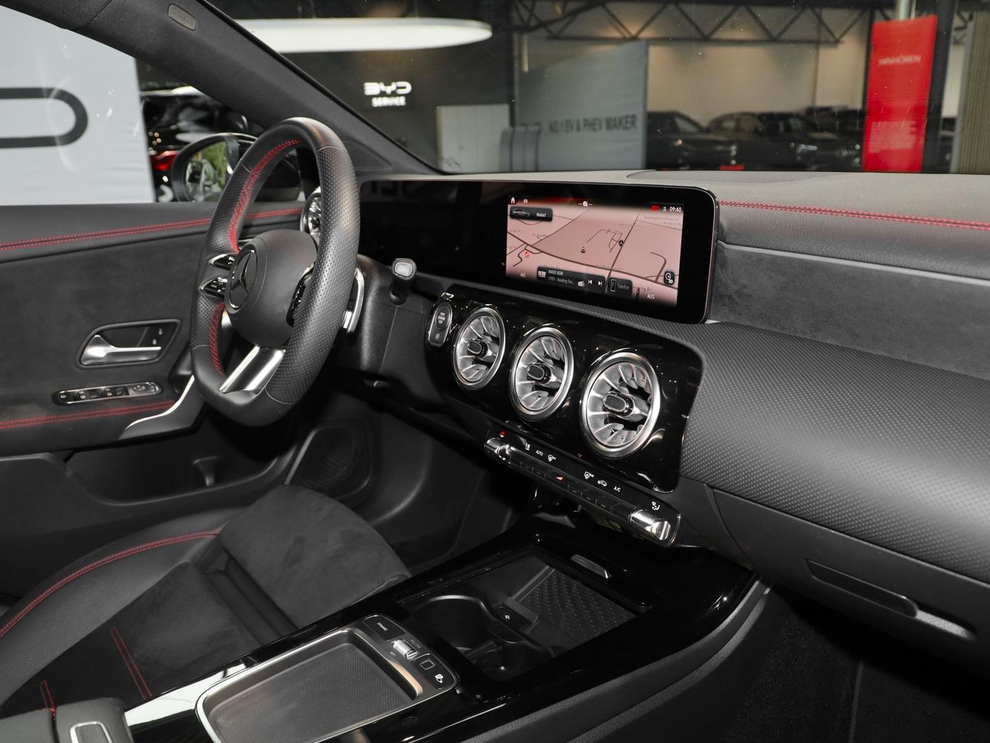 Mercedes-Benz CLA 200 SB AMG Rückfahrkamera Ambiente MBUX LED